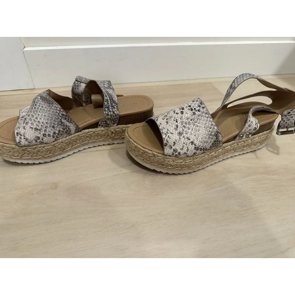 Soda Gray Snakeskin Espadrille Platform Sandals Size 7.5